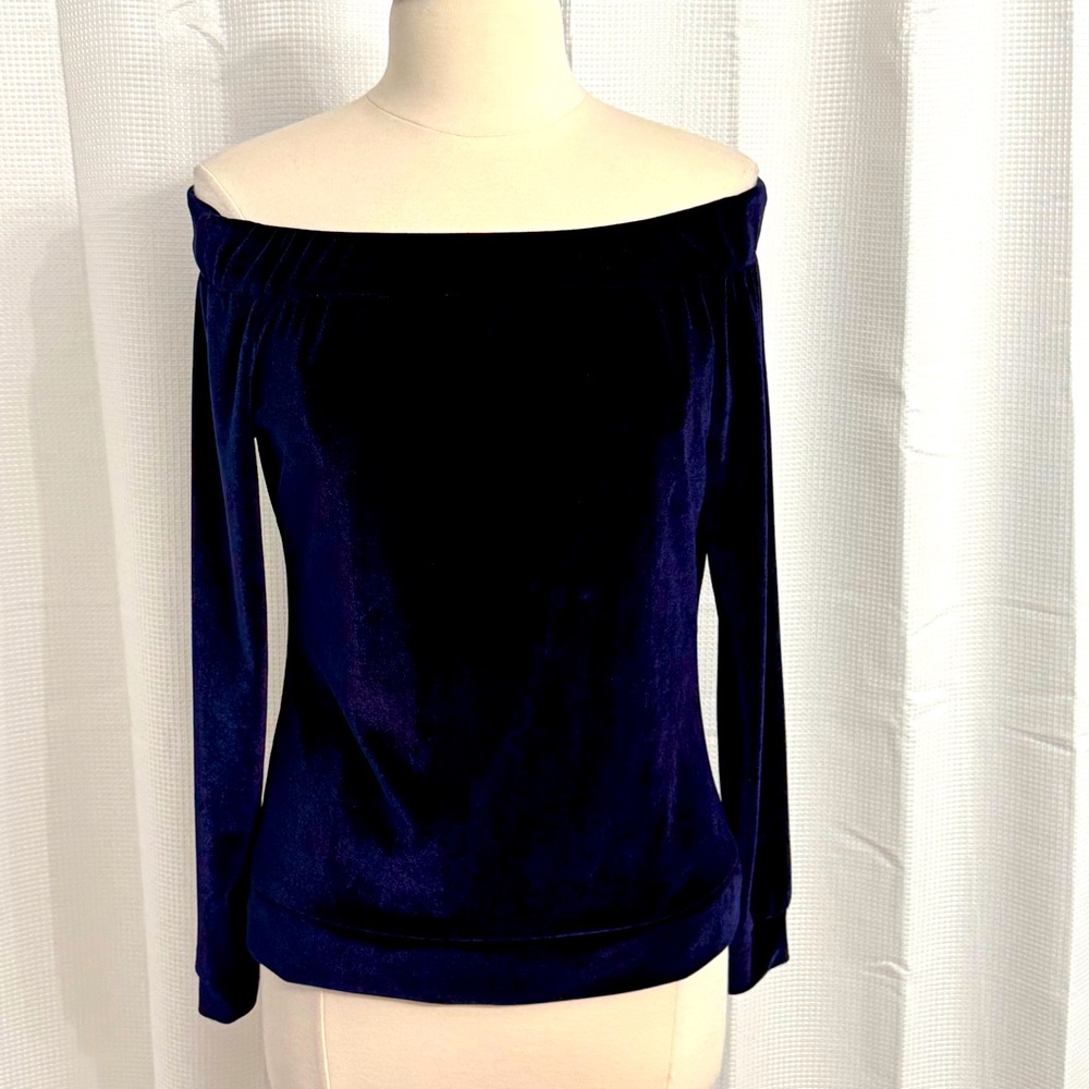 Off-Shoulder Velvet Top in Deep Navy